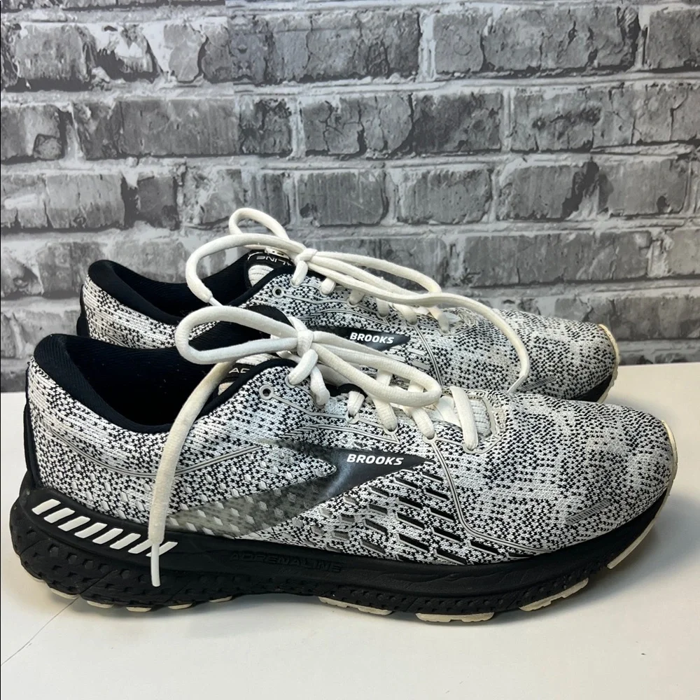 Brooks Men's Speckled Black‎ and White Athletic Shoes